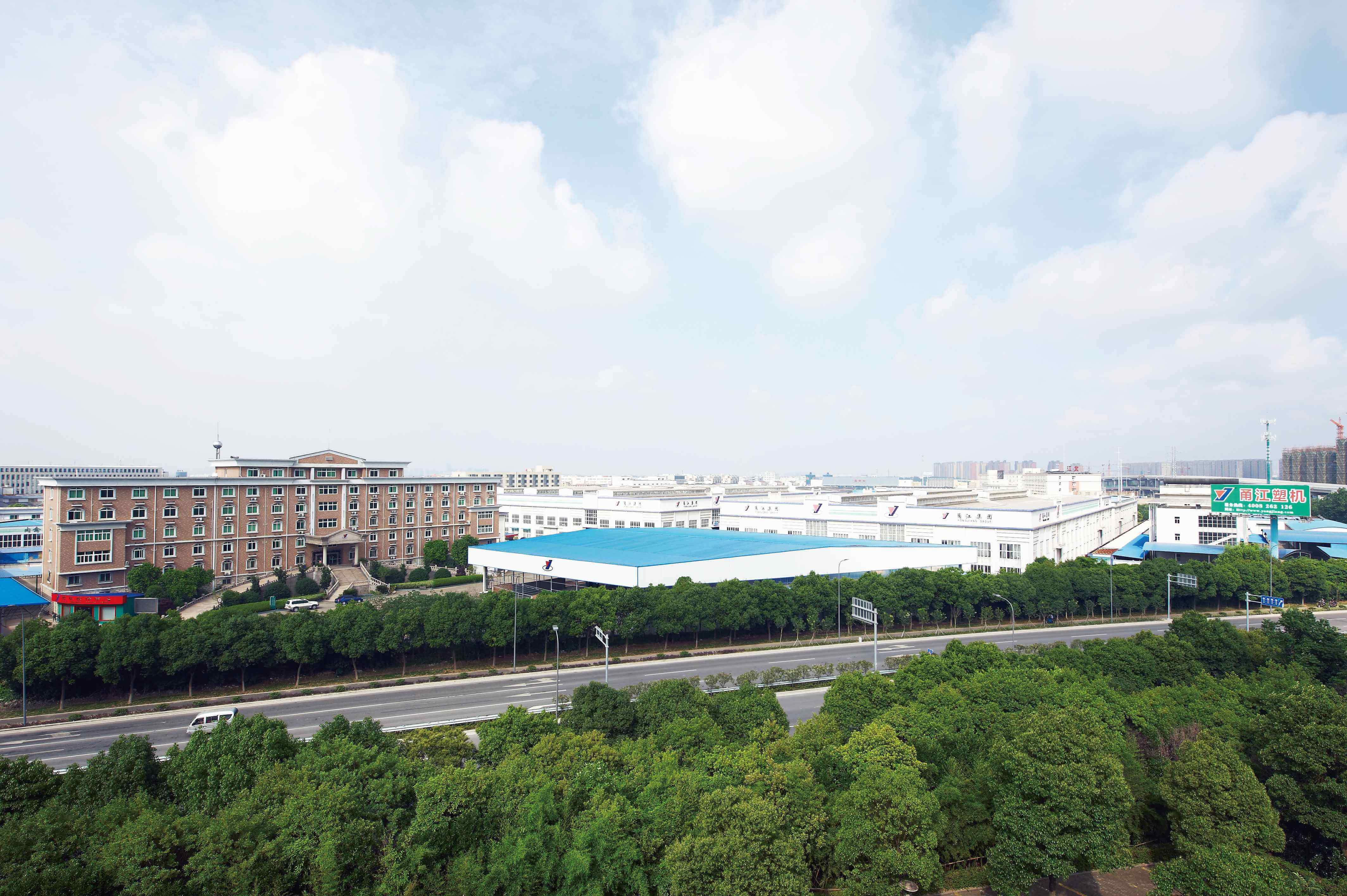 Injection molding machine manufacturer